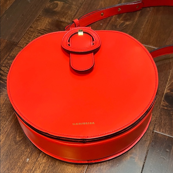 Red Leather Circle Bag by Manjerica a Portuguese Designer. - Picture 5 of 9